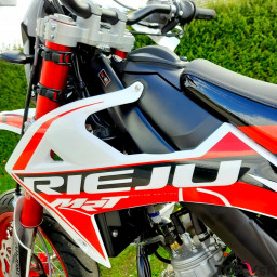 Motos Rieju MRT 50 cc a boite Supermotard de 3000 à 4500 euros
