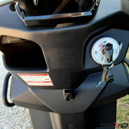 Scooter de luxe moins de 3000 euros Tnt Motor Escape Baroudeur 12 pouces