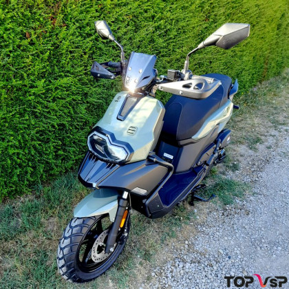 Scooter TNT Motor Escape Baroudeur vert sauge 12 pouces 50 cc