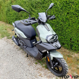 Distributeur de scooter marque Tnt Motor escape baroudeur vert sauge 4 T