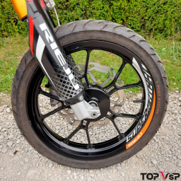 Roue avant de moto marque Rieju Supermotard
