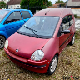 Voiturette sans permis Aixam minivan rouge pas cher à réparer