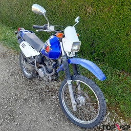 Moto marque Suzuki d'occasion modèle DR 125 cc couleur bleu pétrole