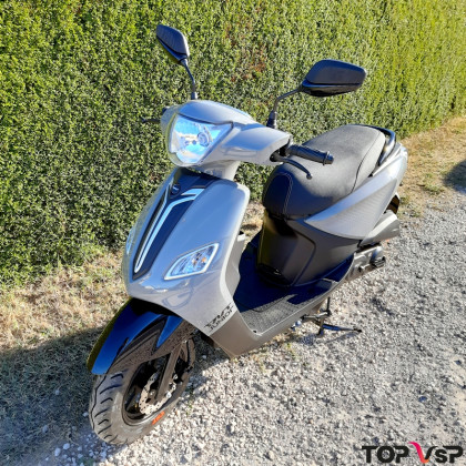 Scooter Tnt Motor Junior gris 10 pouces 50 cc