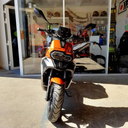 Scooter TNT 2700 euros